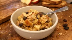 Scheiterhaufen mit Äpfeln und Rosinen – Apfel-Brot-Auflauf aus dem Ofen, schön saftig