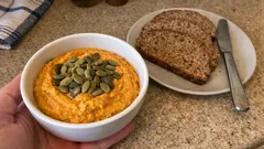 Cremiger Kürbis-Aufstrich aus dem Ofen – mit Walnüssen und warmen Gewürzen