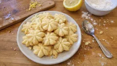 Zitronen-Spritzgebäck mit Dinkel: so werden die Plätzchen zart und fein
