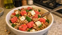 Pastasalat mit Wassermelone und Feta – sommerlich frisch, in 20 Minuten fertig