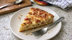 Zwiebelkuchen vom Blech: fluffiger Hefeteig, saftige Zwiebeln und cremiger Schmandguss