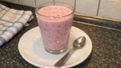 Cremiger Beeren-Shake mit Joghurt – in 5 Minuten gemixt und extra erfrischend