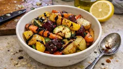 Mediterraner Ofengemüsesalat mit Zitrus-Dressing – dazu ein schneller Balsamico-Sirup