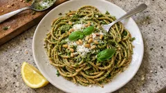 Pasta mit Pesto alla Genovese: in 15 Minuten auf dem Tisch – frisch und aromatisch